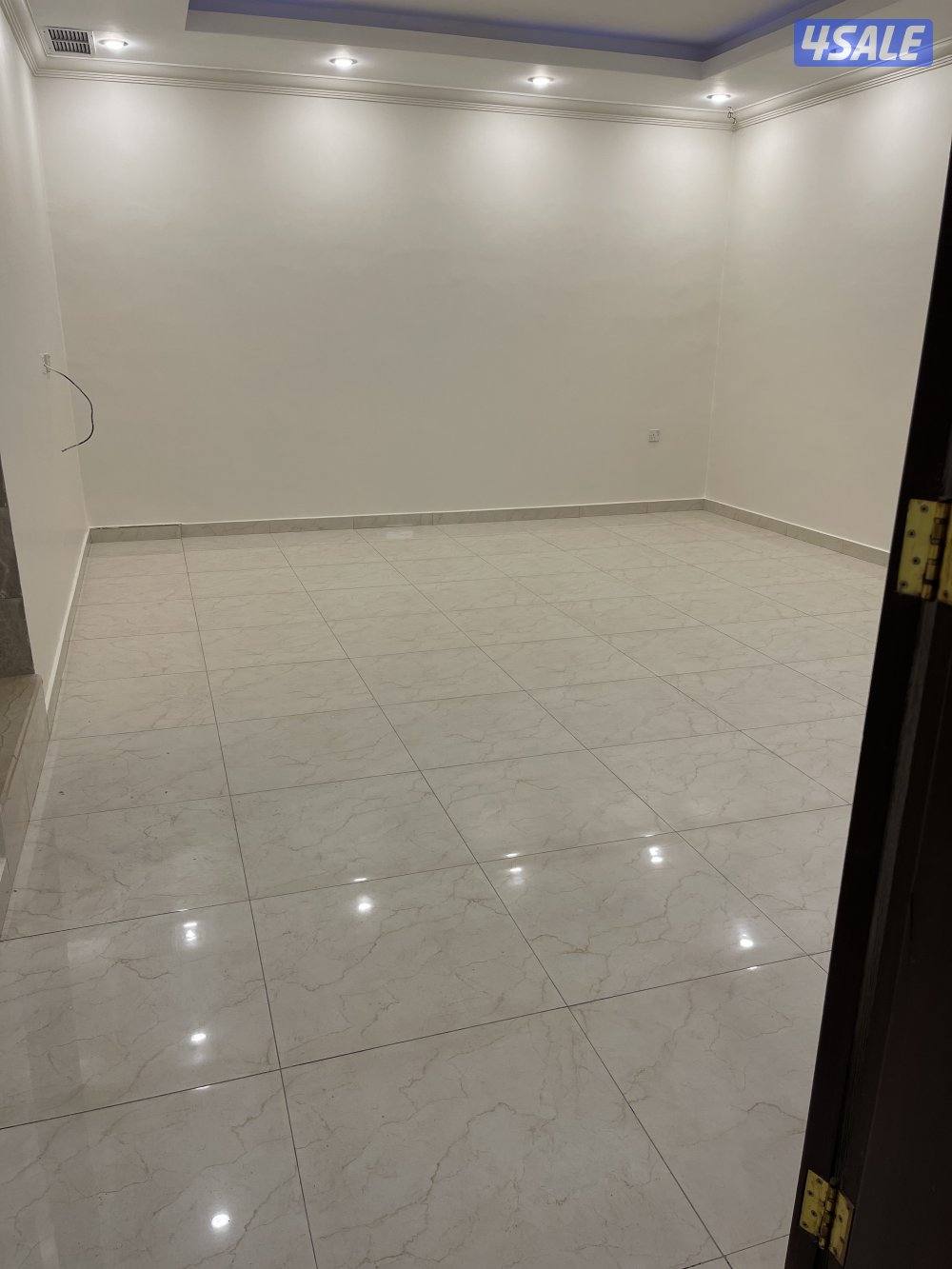 للإيجار شقه ديلوكس  بالقصور  غرفتين ماستر  من المالك0