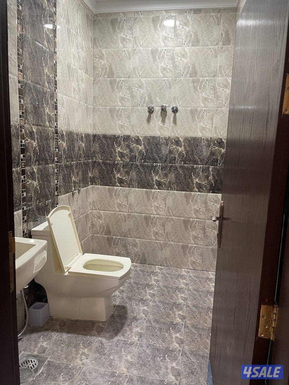 للإيجار شقه ديلوكس  بالقصور  غرفتين ماستر  من المالك1