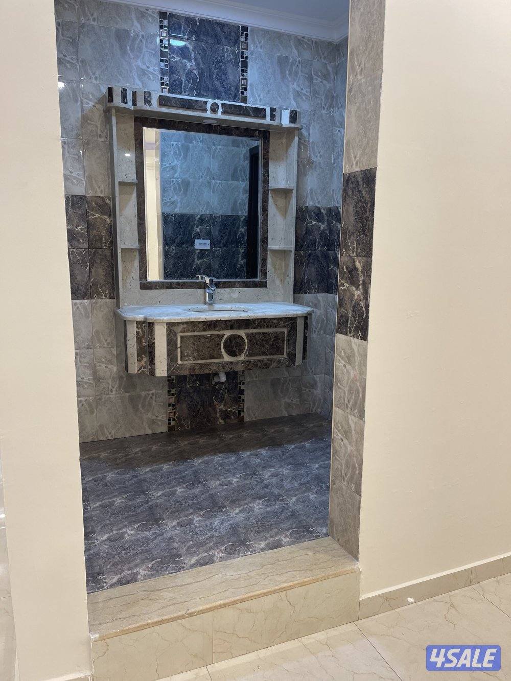 للإيجار شقه ديلوكس  بالقصور  غرفتين ماستر  من المالك3