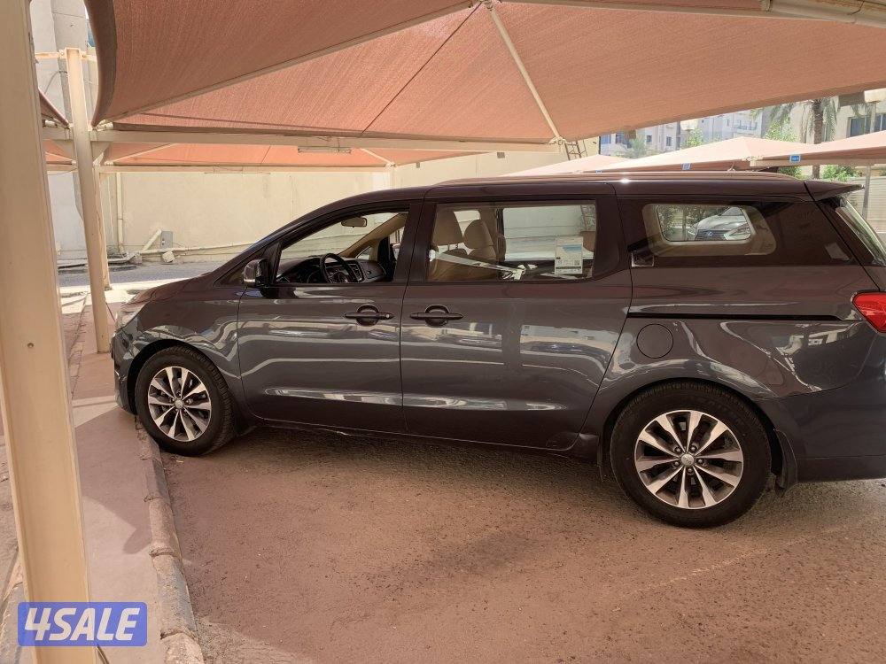 للبيع كيا كرنفال موديل ٢٠١٧ ماشي ١٨٠ ألف كم0