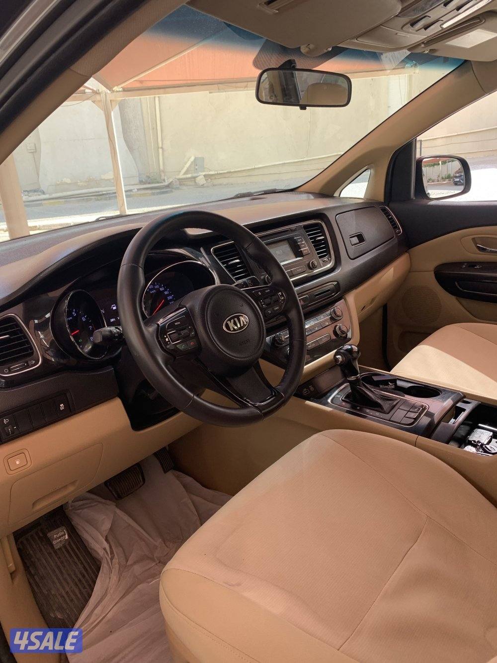 للبيع كيا كرنفال موديل ٢٠١٧ ماشي ١٨٠ ألف كم3