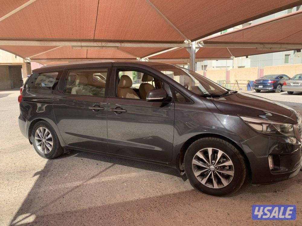 للبيع كيا كرنفال موديل ٢٠١٧ ماشي ١٨٠ ألف كم4