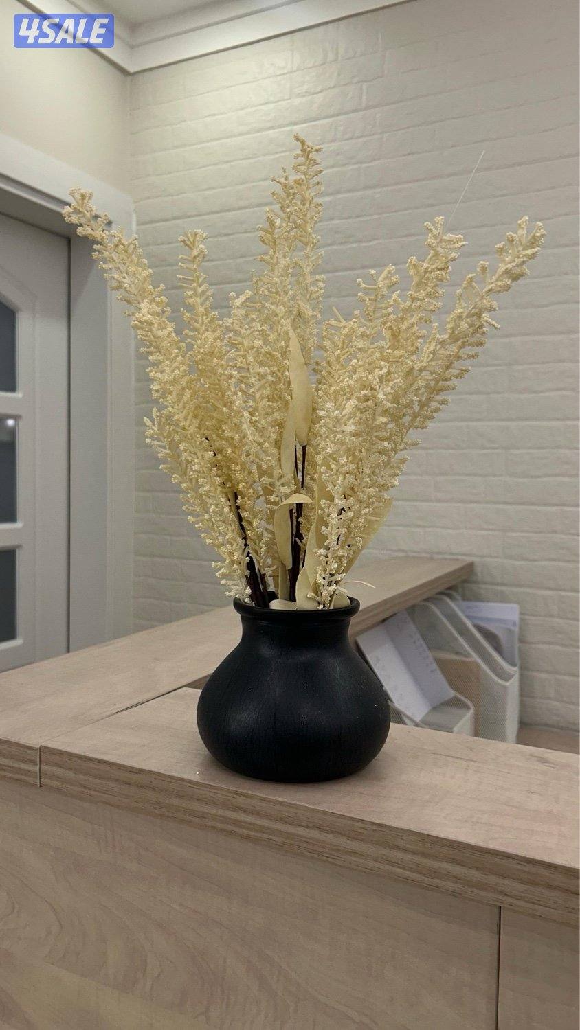 للبيع 3 كراسي مع سنادات الرجل نظاف جداً مع رسبشن وستاند شعر2