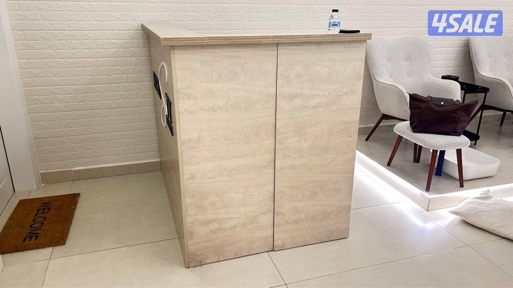 للبيع 3 كراسي مع سنادات الرجل نظاف جداً مع رسبشن وستاند شعر1