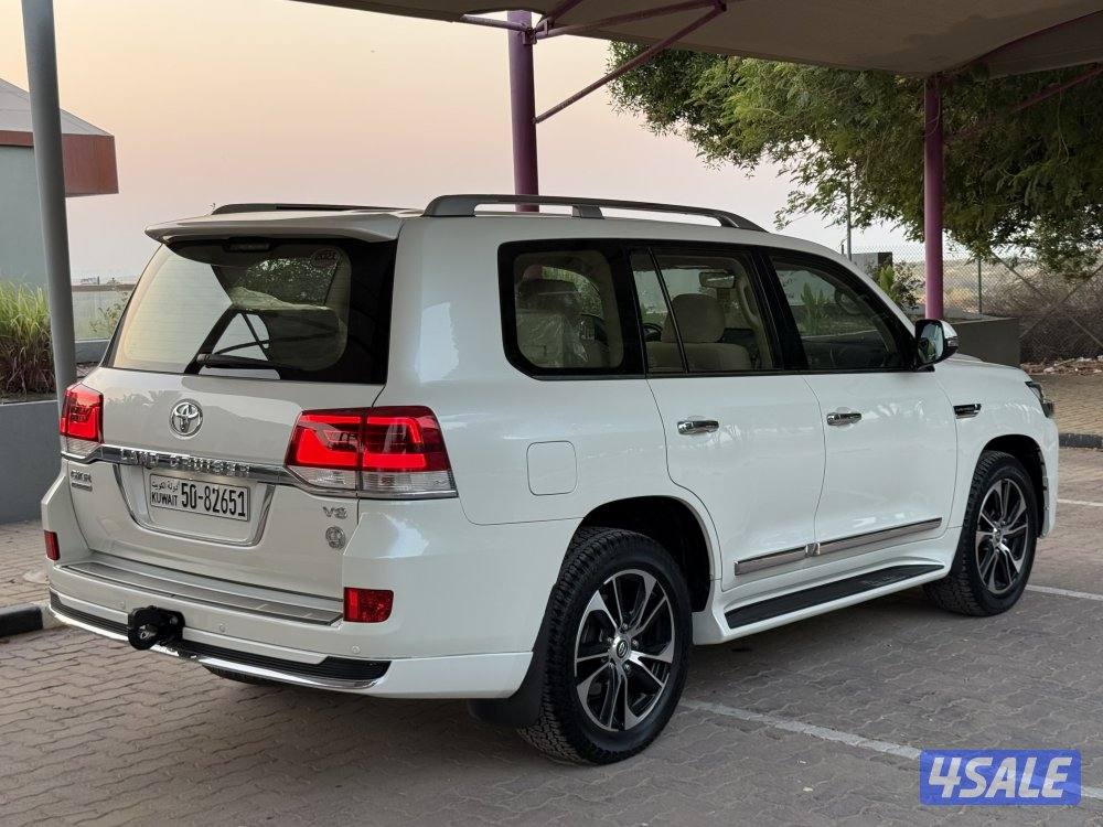 لاند كروز جراند تورينق - موديل 2021 - عداد 111 - وارد الساير4