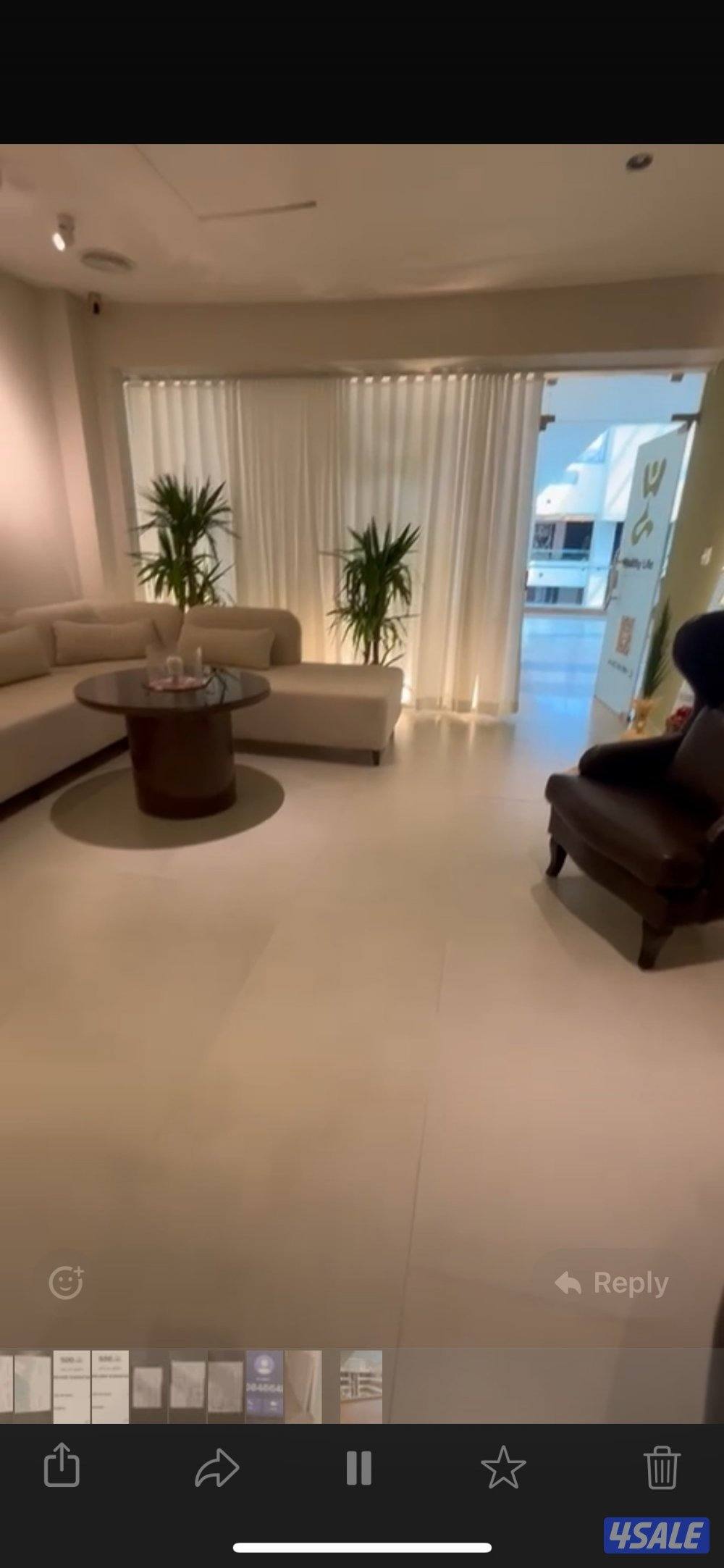 مكتب تجاري في السلام مول1