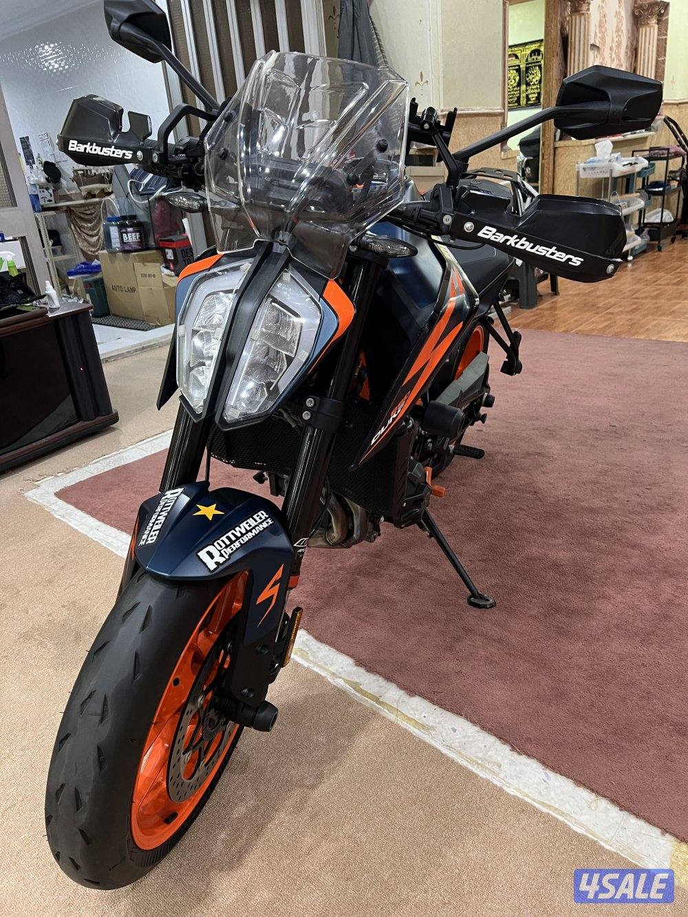 2022 KTM Duke 890R, 4000 klm, Full options. Wheels and frame Slider.1