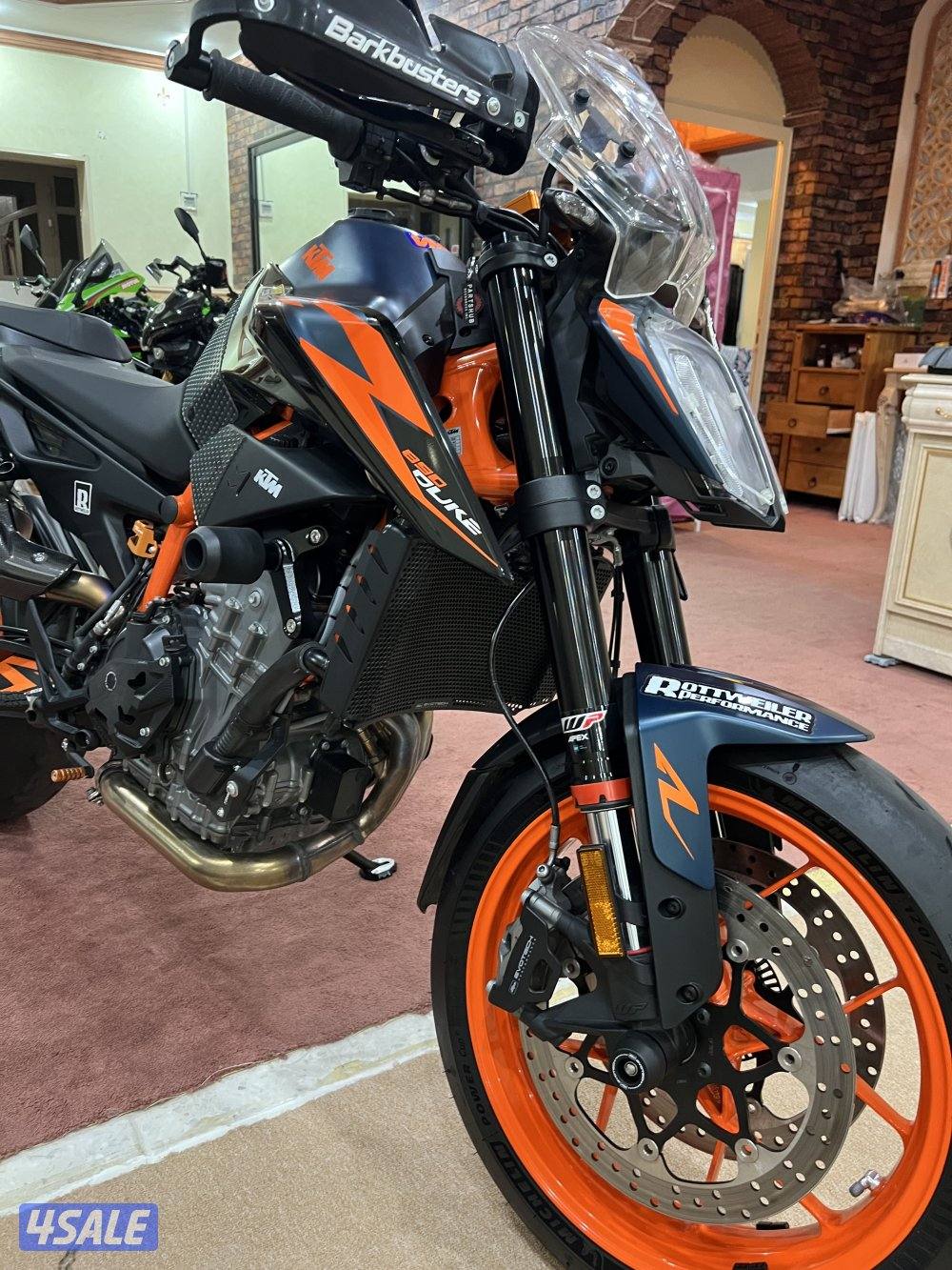 2022 KTM Duke 890R, 4000 klm, Full options. Wheels and frame Slider.2