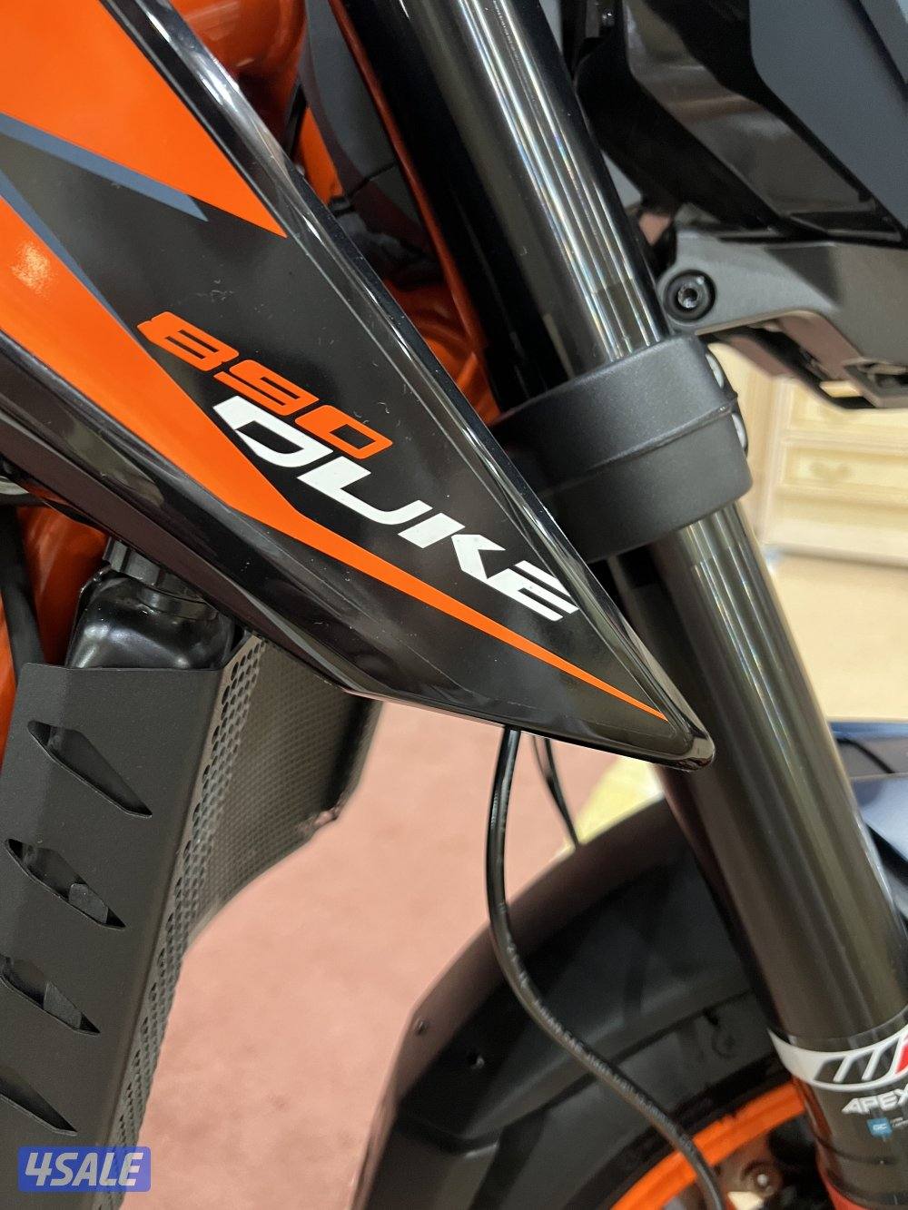 2022 KTM Duke 890R, 4000 klm, Full options. Wheels and frame Slider.4