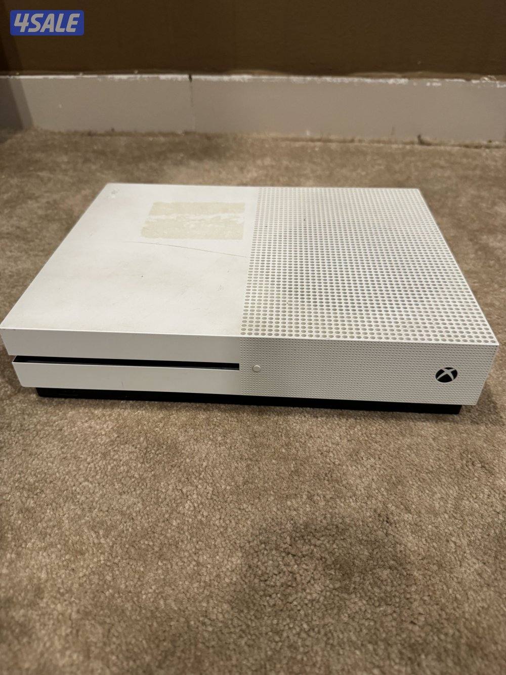 Xbox one s (500gb) great condition1