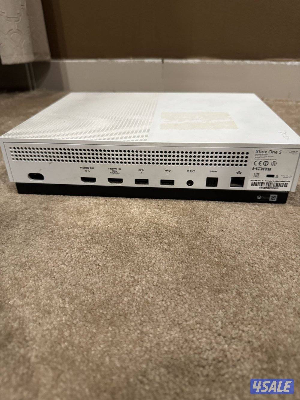 Xbox one s (500gb) great condition2