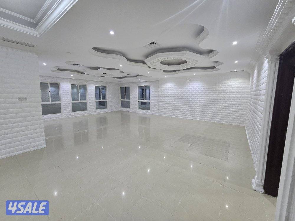 ايجار دور كامل بالعقيله كبير و٤ غرف ٢ ماستر0