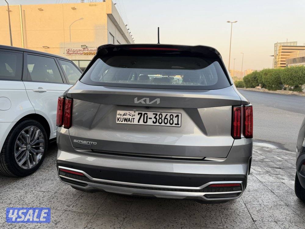 كيا سورينتو موديل 2023 عداد 30 الف تحت الكفاله صبغ الوكاله شرط الفحص12