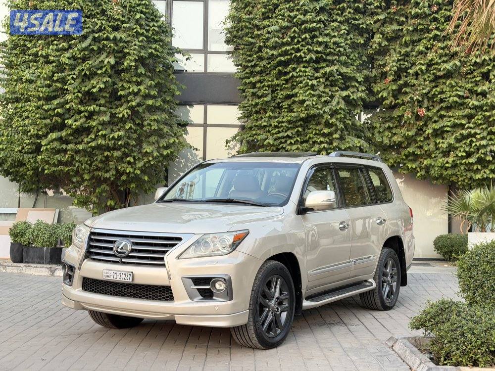 لكزس LX570 الدرجة الاولى موديل 2015 عداد قليل 190 الف كم بحالة وكاله0