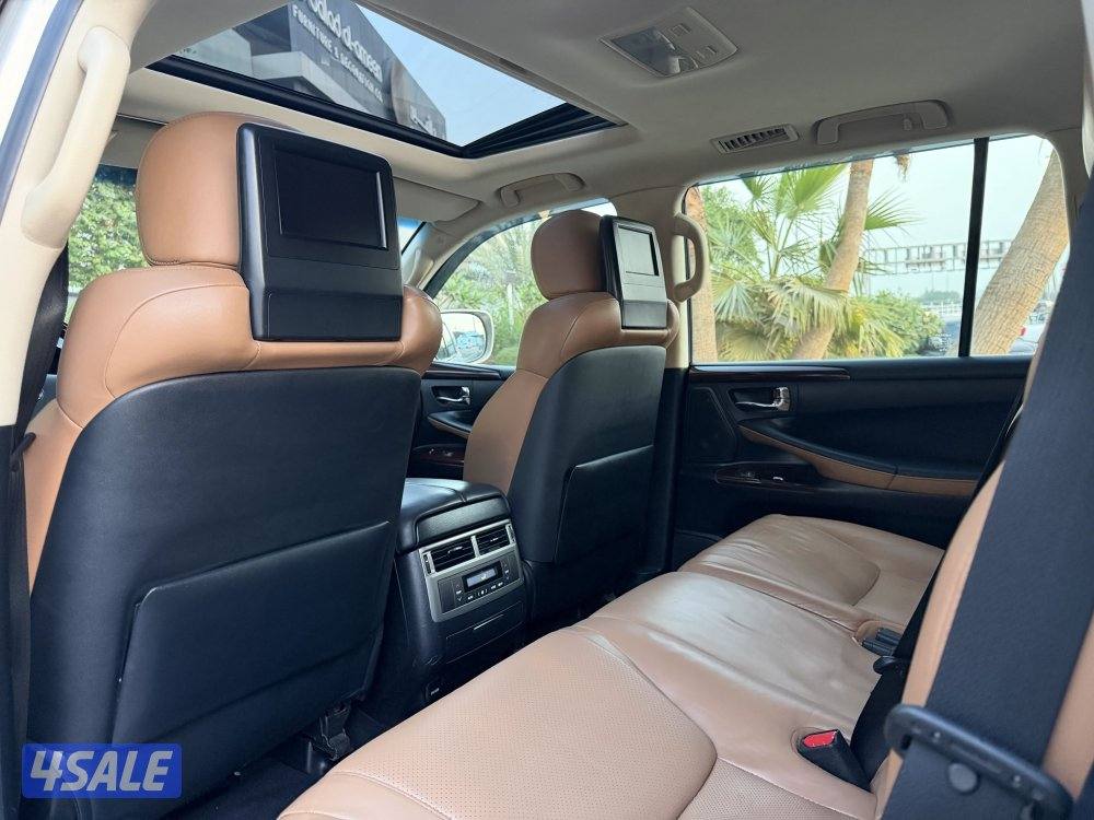 لكزس LX570 الدرجة الاولى موديل 2015 عداد قليل 190 الف كم بحالة وكاله3