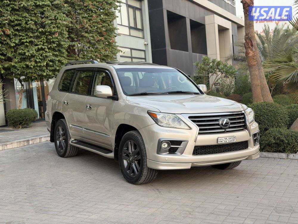 لكزس LX570 الدرجة الاولى موديل 2015 عداد قليل 190 الف كم بحالة وكاله4