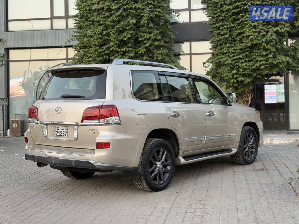 لكزس LX570 الدرجة الاولى موديل 2015 عداد قليل 190 الف كم بحالة وكاله6