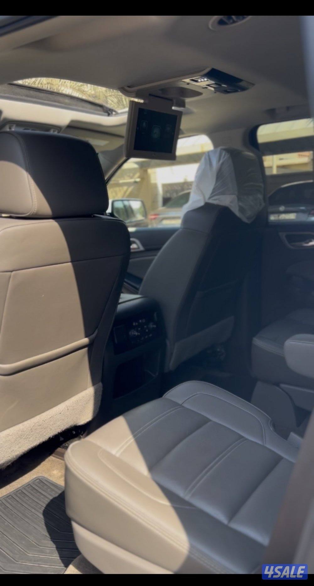 للبيع يوكن دينالي 2018 مكينه 6.2 قير 10 قيار10