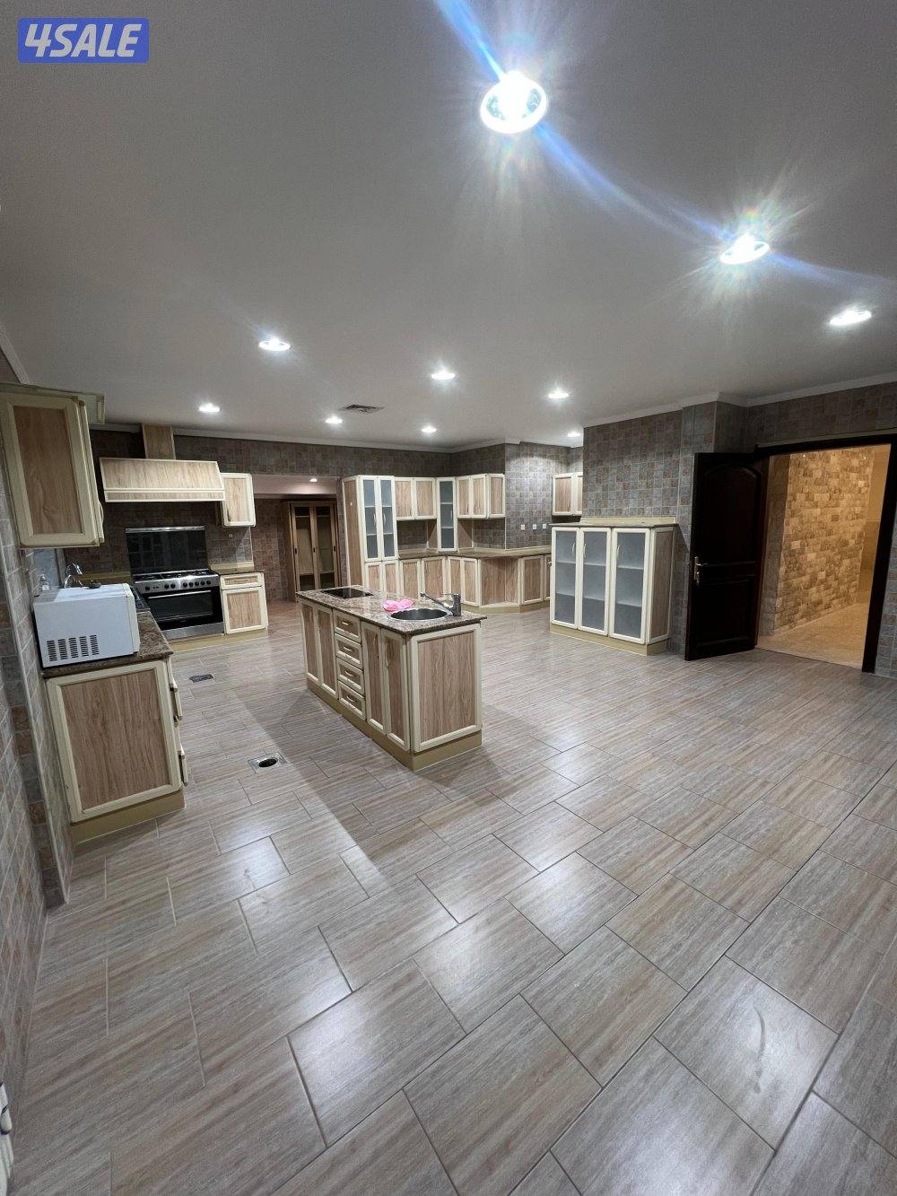 للايجار دورين من قسيمة (ارضي + سرداب) العدان ق60