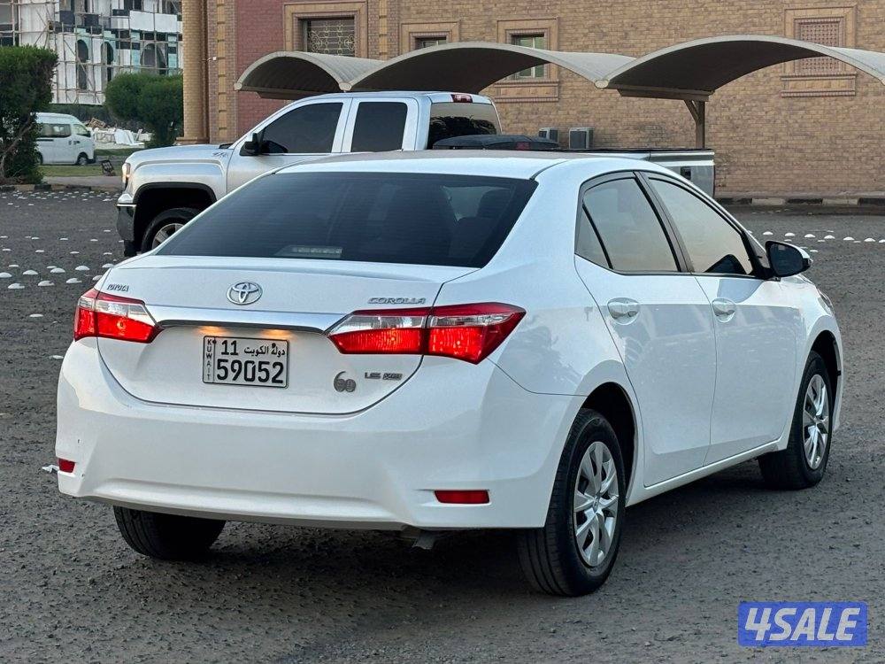 للبيع كورولا 2015 ممشى ٦٠ الف3