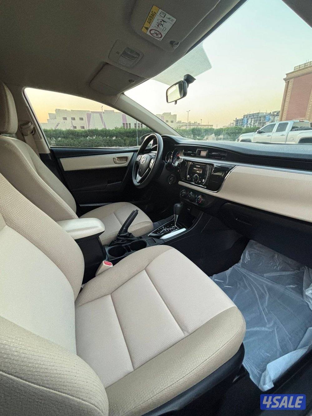 للبيع كورولا 2015 ممشى ٦٠ الف4