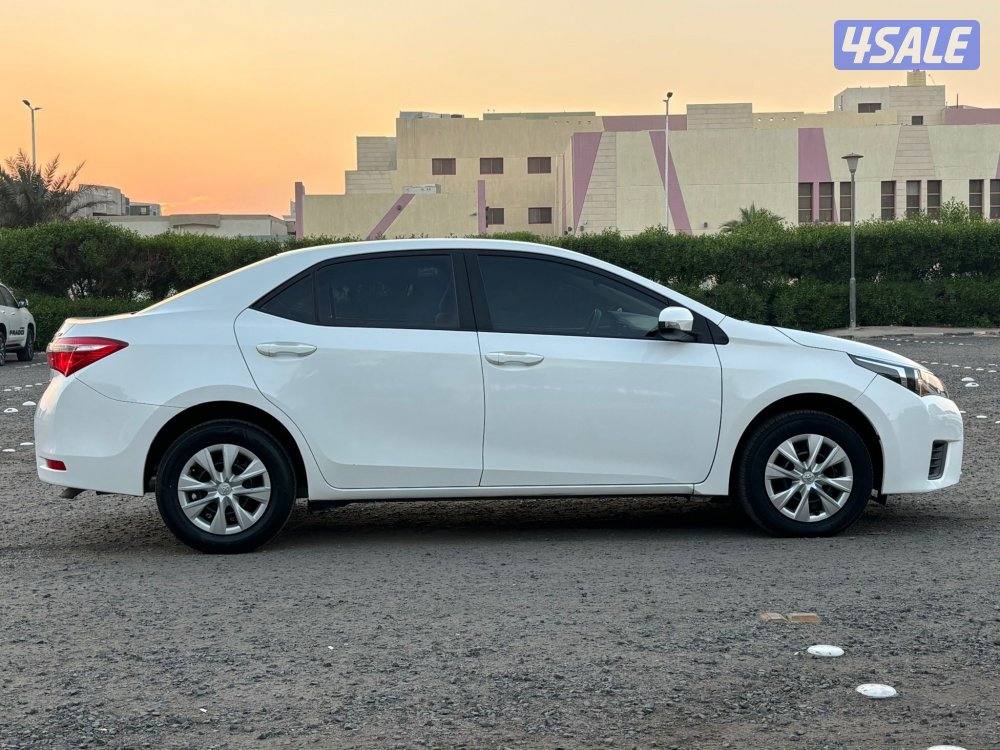 للبيع كورولا 2015 ممشى ٦٠ الف7