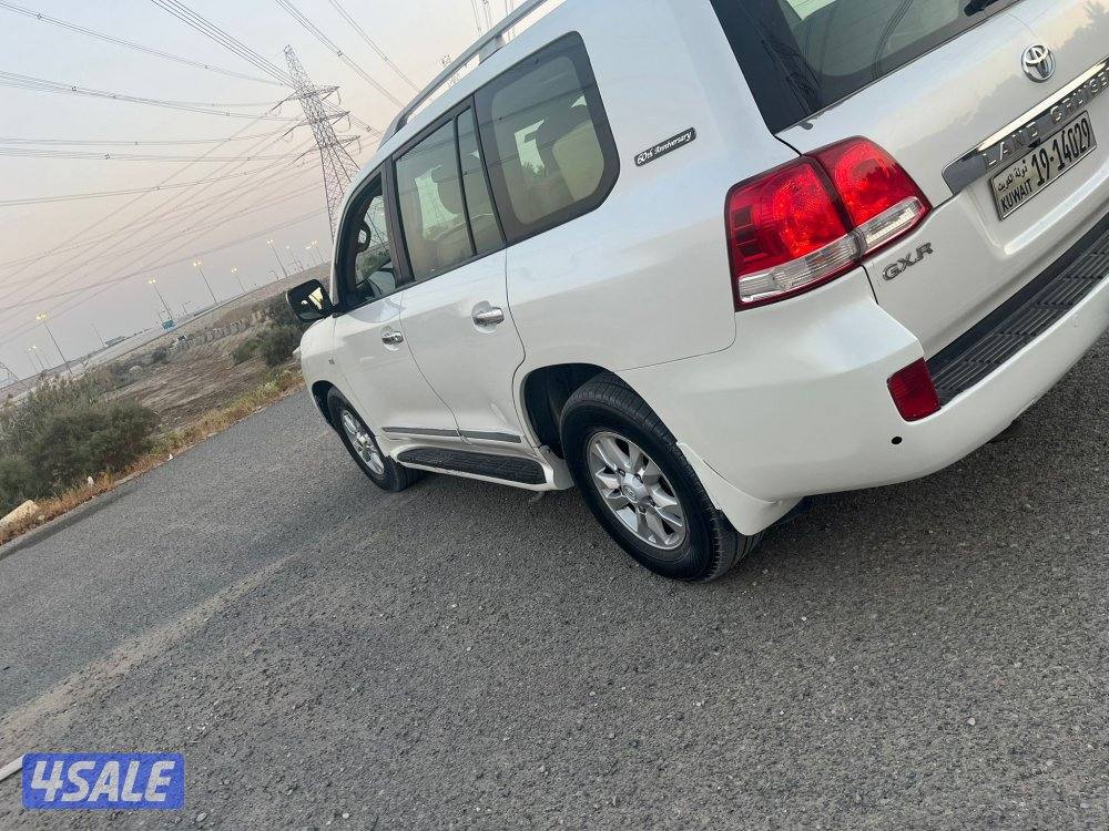 للبيع لاند كروزر ٢٠٠٩ ابيض صدفي ماشي ٦٤٩ الف كامل المواصفات فتحه2