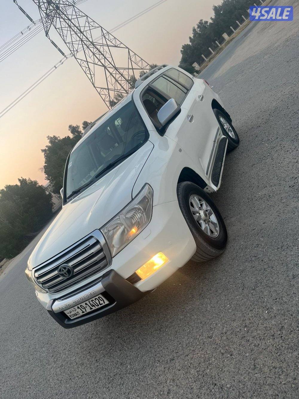 للبيع لاند كروزر ٢٠٠٩ ابيض صدفي ماشي ٦٤٩ الف كامل المواصفات فتحه6