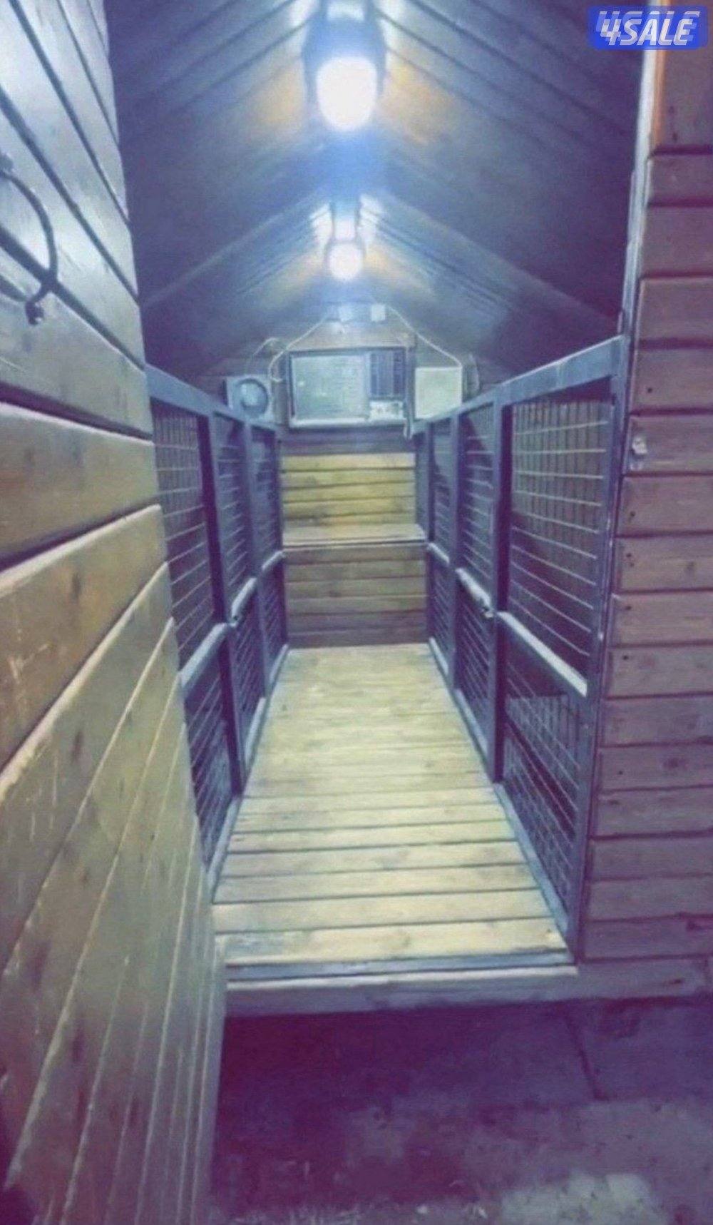 بيت خشبي داخله 4 قفاصه وتكيف وشفاطين و مخزن بحاله ممتازه 🏠1