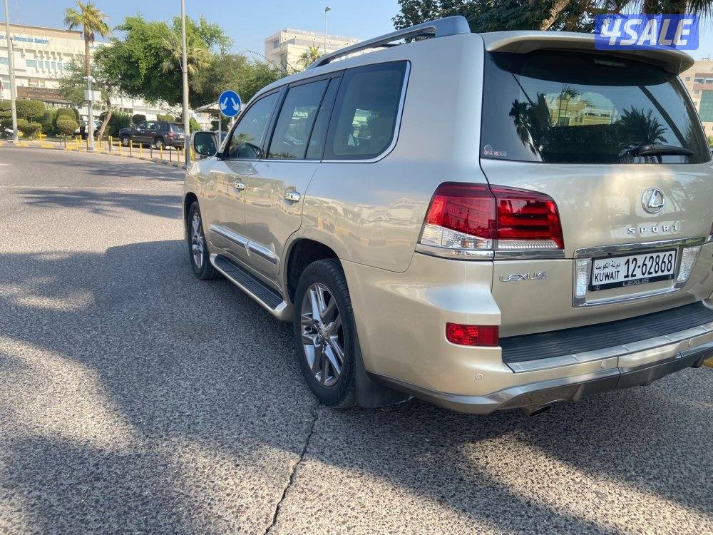 الروضة جيب لكزس LX570 بحالة ممتازة 2013 قمة بنظافة كامل امواصفات سبورت0