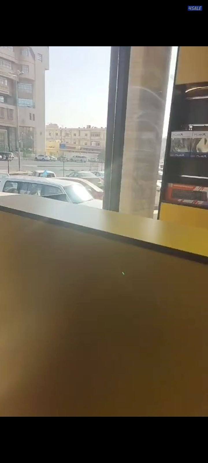 للايجار محل بمجمع راقي بحولي2