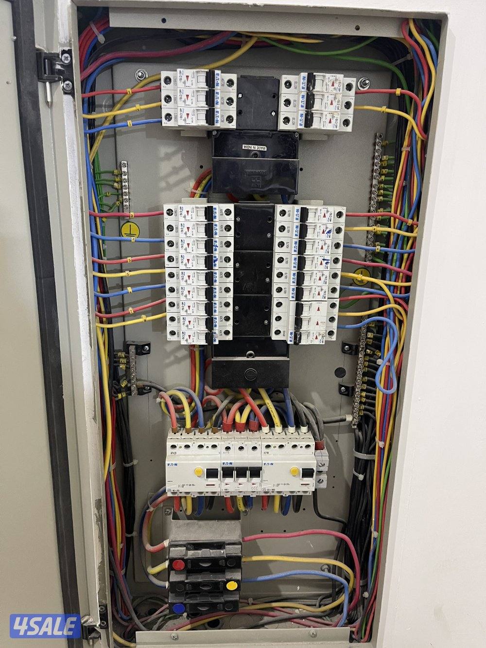 فني كهربائي باكستاني امير عباس0