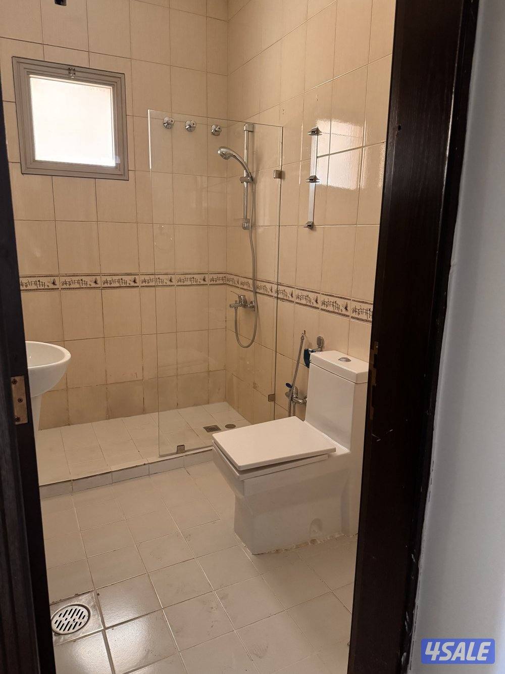 للايجار شقه 3 غرف4