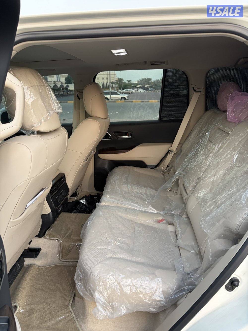 لاندكروزر ايرو اس توين تيربو8