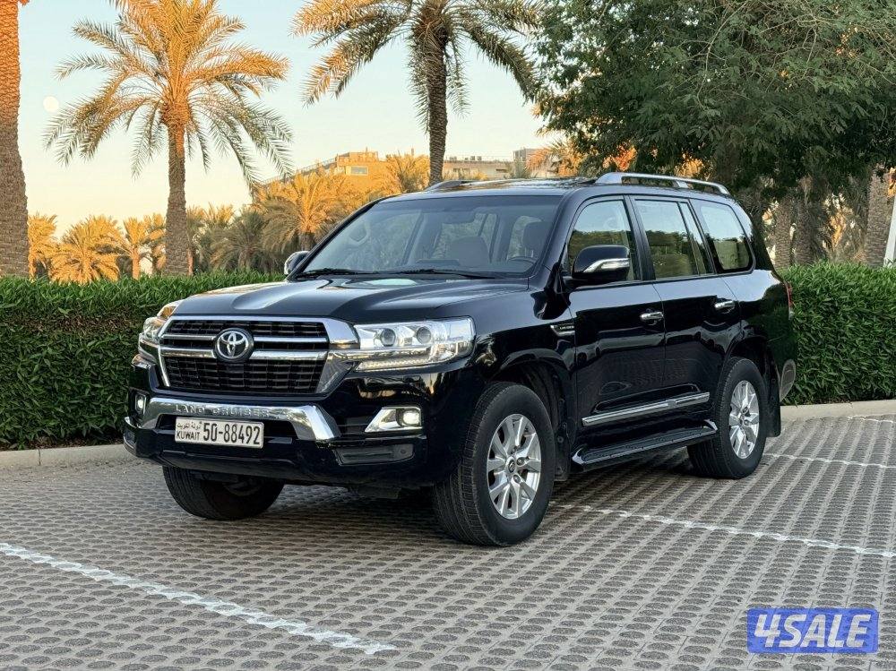 للبيع لاند كروزر GXR موديل 2021 صبغ الوكاله ماشي 72 ألف المالك الأول0