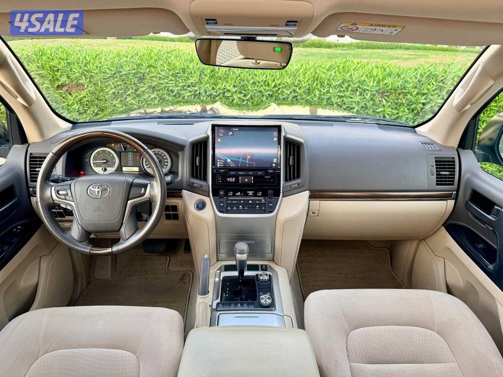 للبيع لاند كروزر GXR موديل 2021 صبغ الوكاله ماشي 72 ألف المالك الأول2