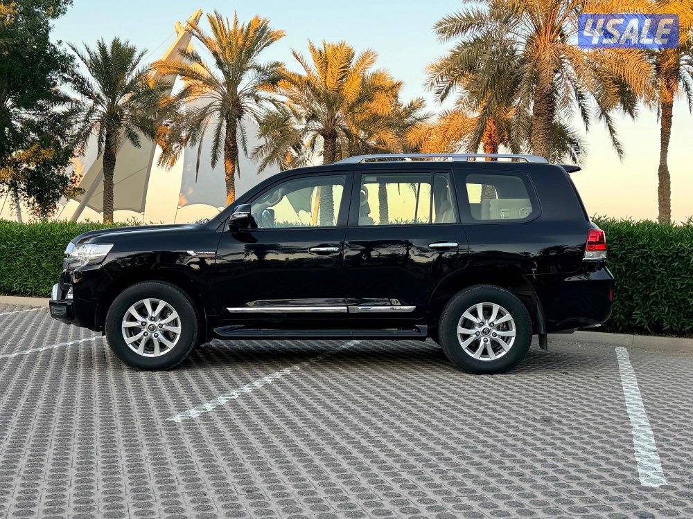 للبيع لاند كروزر GXR موديل 2021 صبغ الوكاله ماشي 72 ألف المالك الأول3