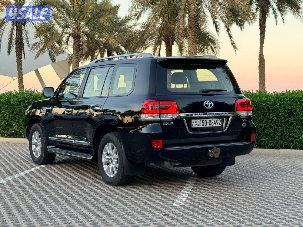 للبيع لاند كروزر GXR موديل 2021 صبغ الوكاله ماشي 72 ألف المالك الأول8