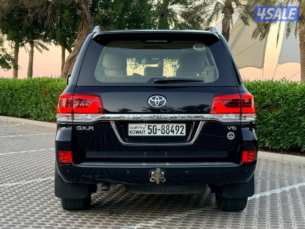للبيع لاند كروزر GXR موديل 2021 صبغ الوكاله ماشي 72 ألف المالك الأول7