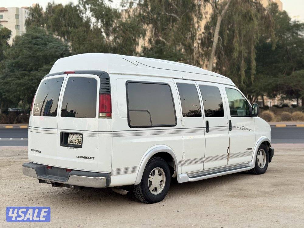 للبيع شفر فان موديل 2000 مجهز لذوي الإحتياجات الخاصه ماشي 109 ألف4