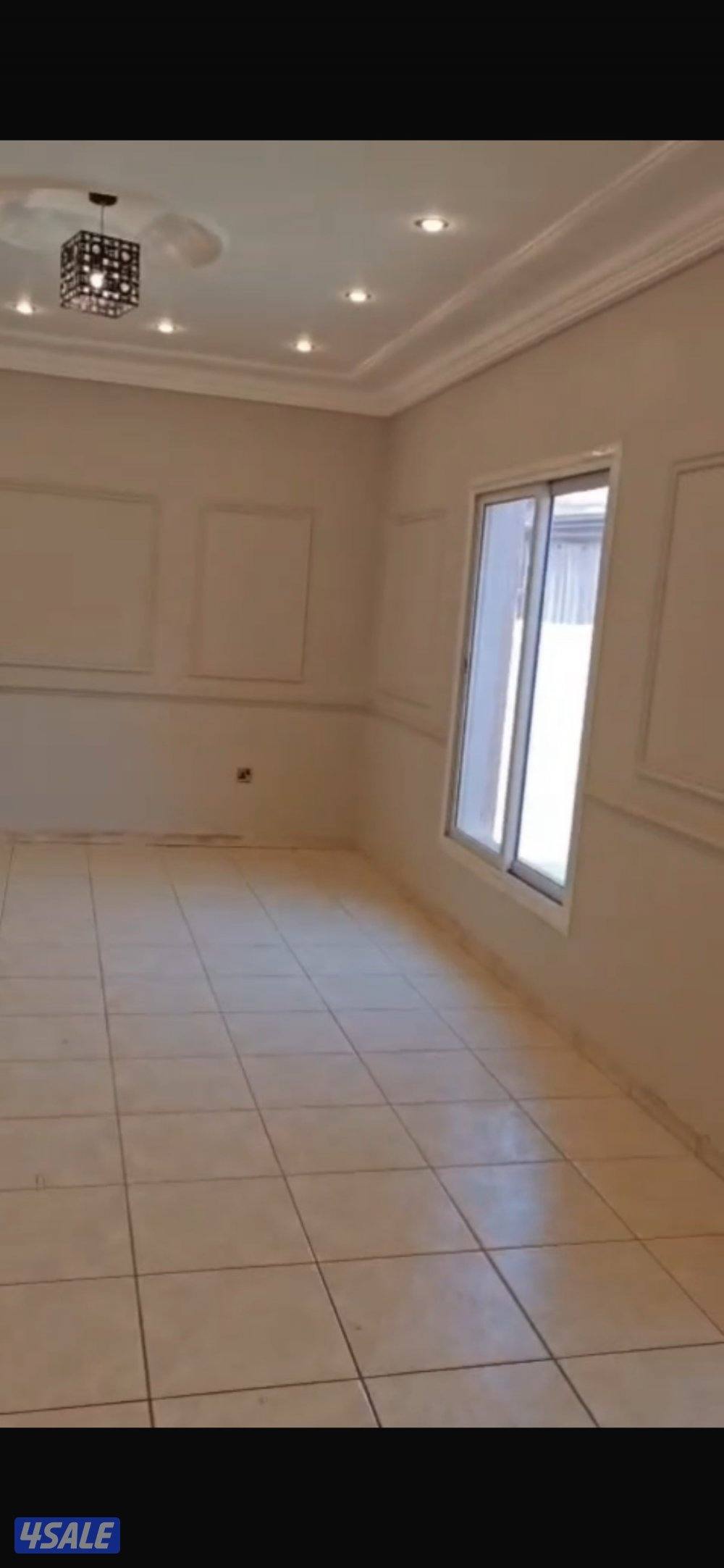 للبيع فيلا بالعقيله دورين شارع وثيقه حره فاضي تسليم فوري1