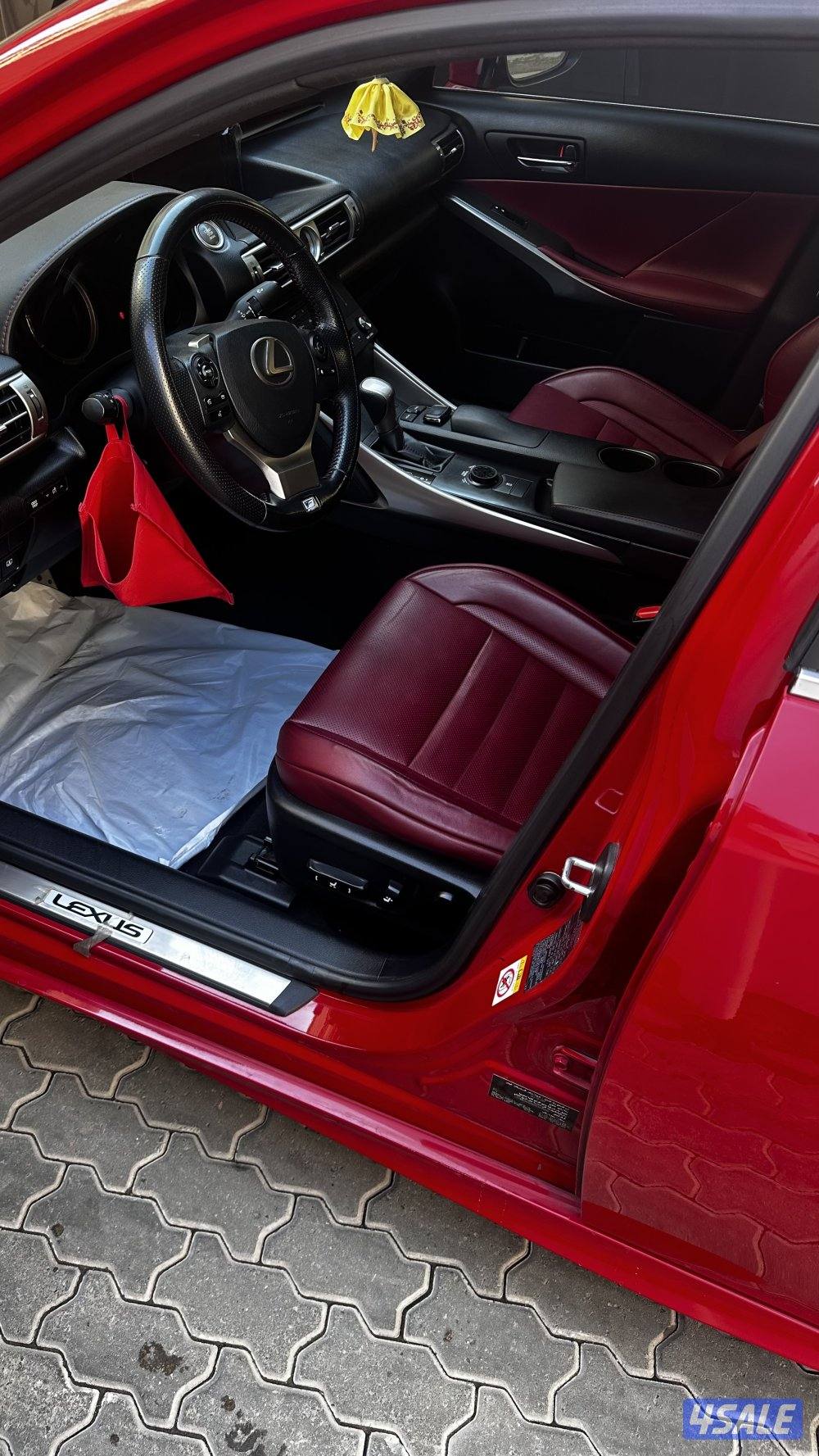 لكزس سبورت is350  بحالة ممتازة 20166