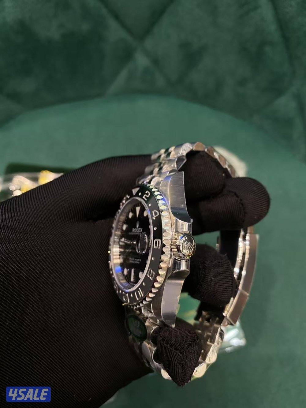 ساعات من مصانع VSFوARF3