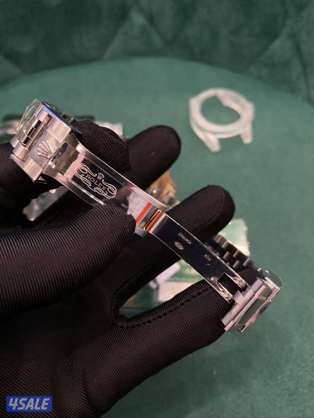 ساعات من مصانع VSFوARF6