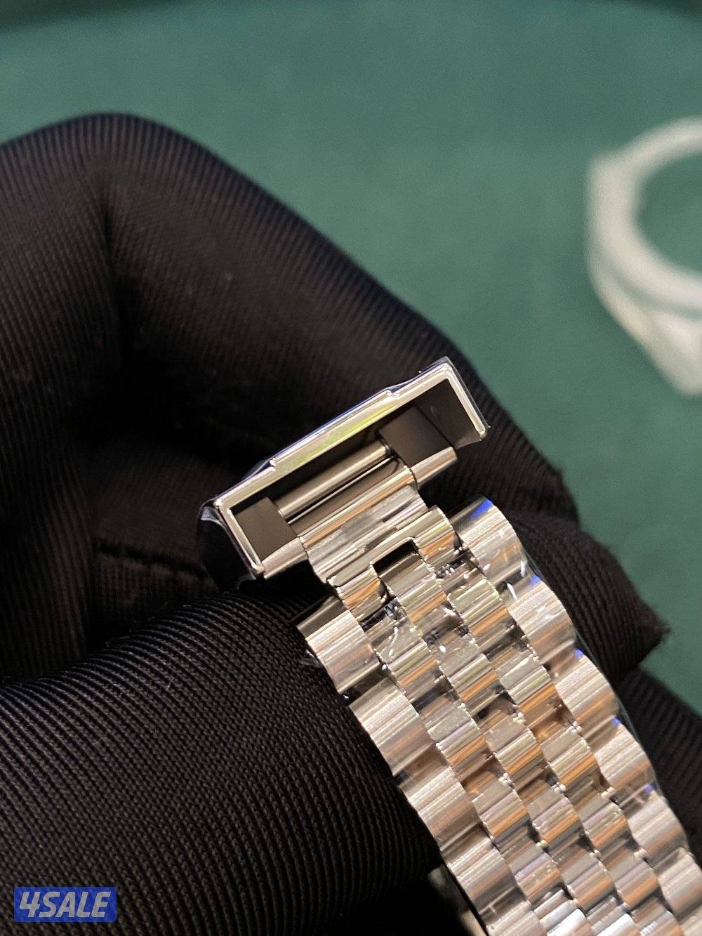 ساعات من مصانع VSFوARF9