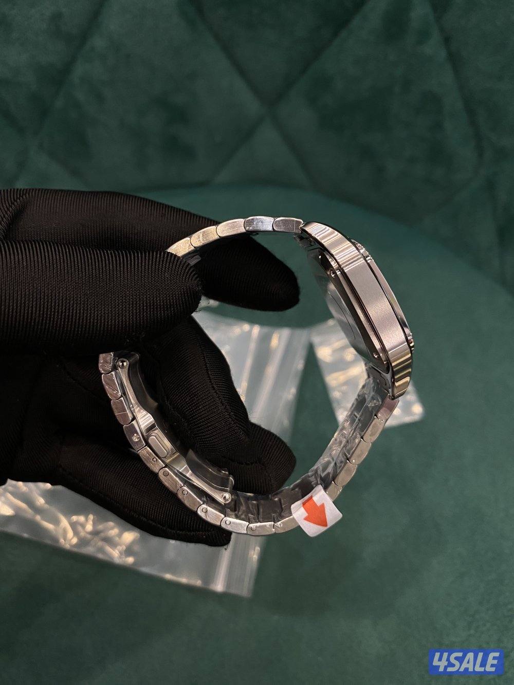 ساعات من مصانع VSFوARF15