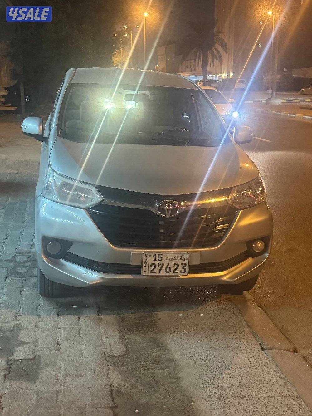 للبيع افانزا تويوتا موديل 2019 اللون فضي بحالة جيدة جدا يوجد بها أصبا0