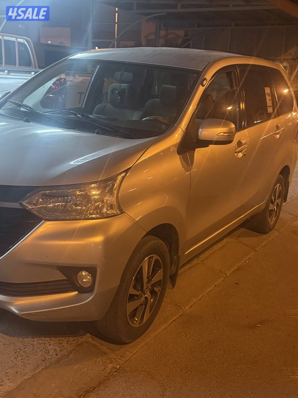 للبيع افانزا تويوتا موديل 2019 اللون فضي بحالة جيدة جدا يوجد بها أصبا2