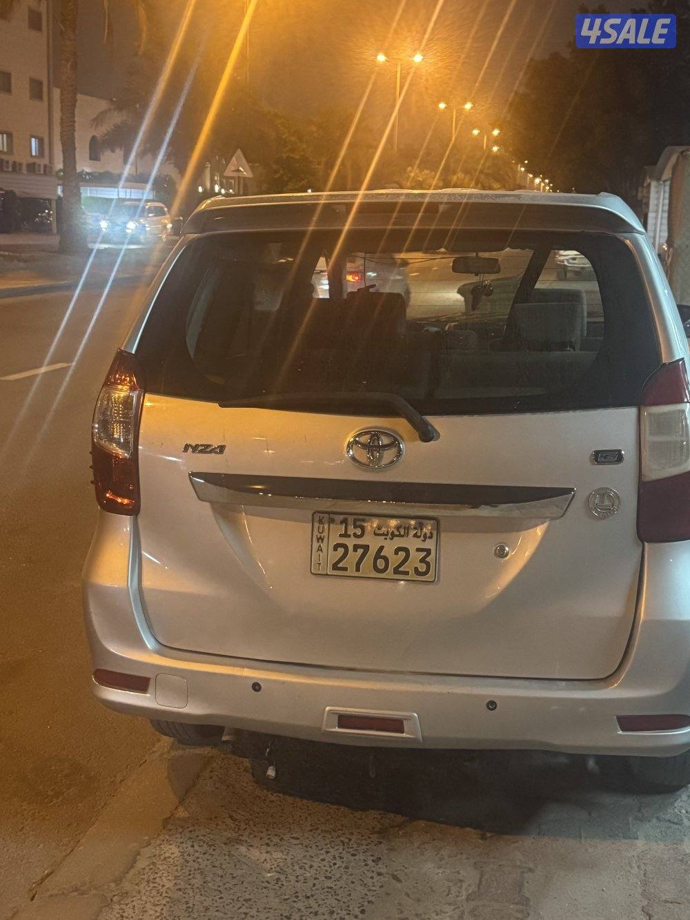 للبيع افانزا تويوتا موديل 2019 اللون فضي بحالة جيدة جدا يوجد بها أصبا3