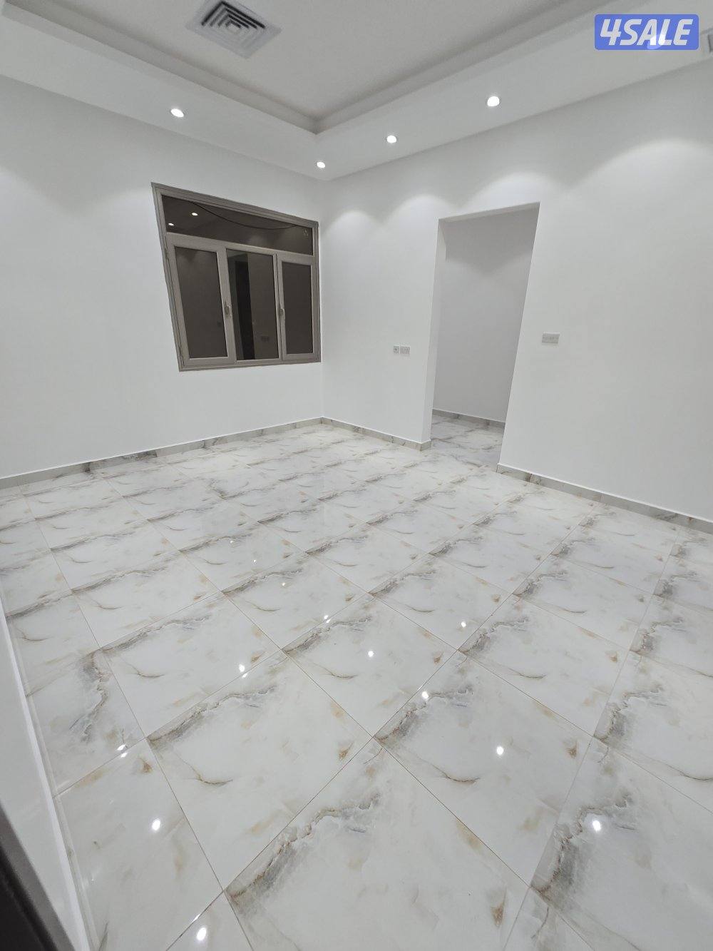 لايجار شقق غرب عبدالله مبارك لا مانع من مطلقه او ارمله  ويوجد جنوب1